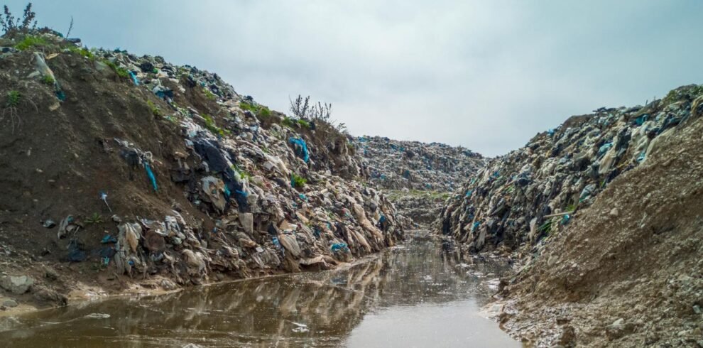 A polluted water stream surrounded by garbage and refuse in Sulaymaniyah, Iraq.